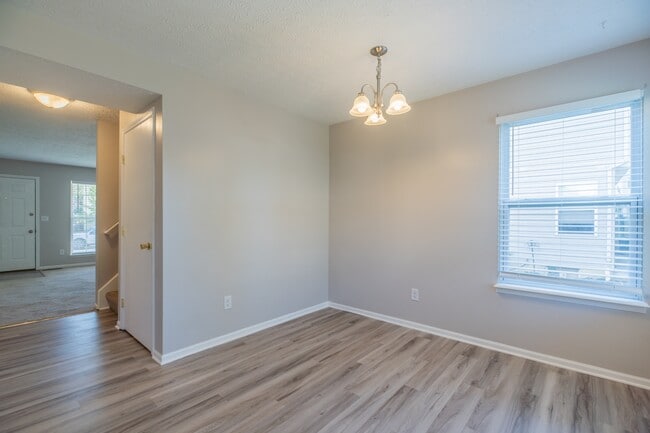 Building Photo - 484-486 Applegate Ln