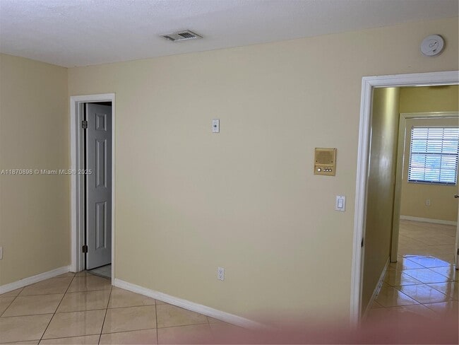 Building Photo - 9908 Hammocks Blvd