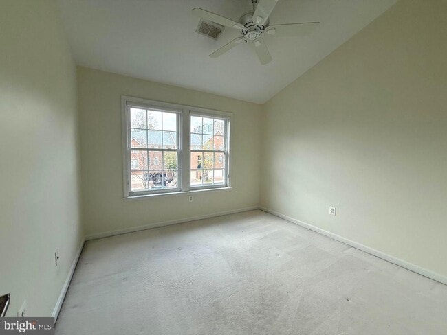 Building Photo - 102 Lounsbury Pl