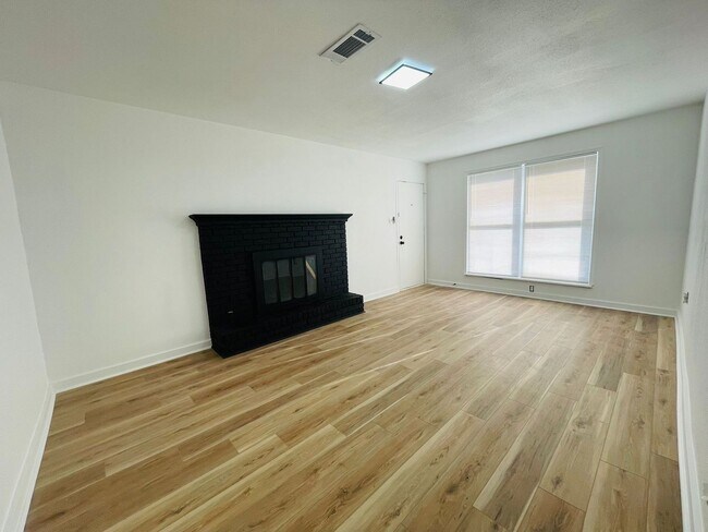 Building Photo - 3-Bed, 2-Bath Home for Rent - Jacksonville