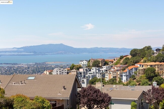 Building Photo - Four Bedroom Home with Panoramic Views