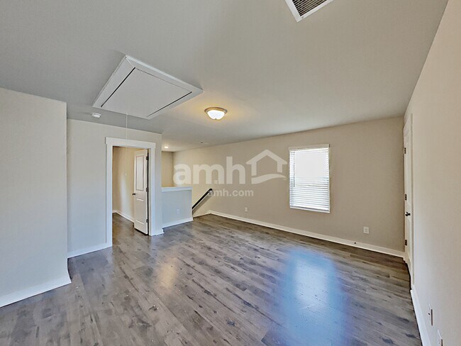Building Photo - 71 Landsdown Xing