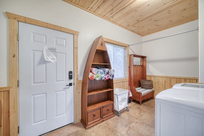 Building Photo - 3627 Bills Loop Rd