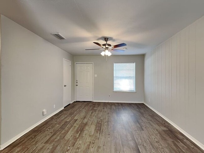 Building Photo - 833 Stanford Dr