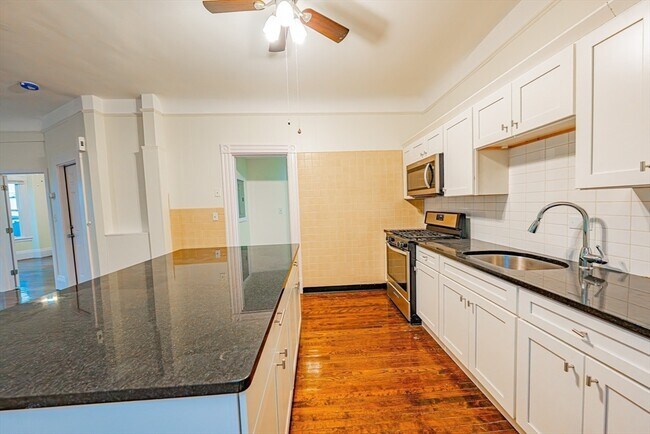 Building Photo - 118 White St