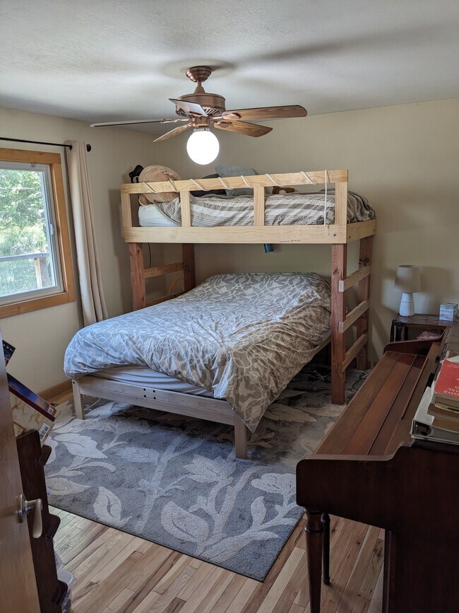 Building Photo - 6009 Blue Spruce Dr