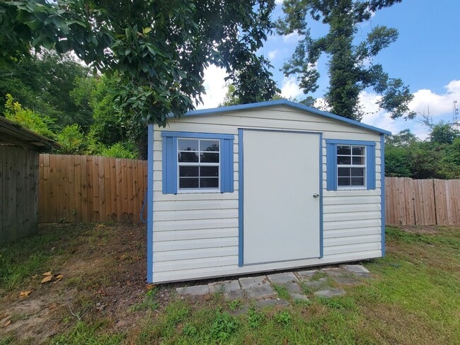Building Photo - 3737 Woodcock Dr