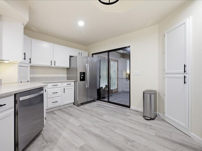 Building Photo - 10111 Spyglass