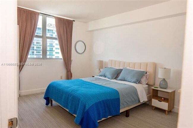 Building Photo - 7501 E Treasure Dr