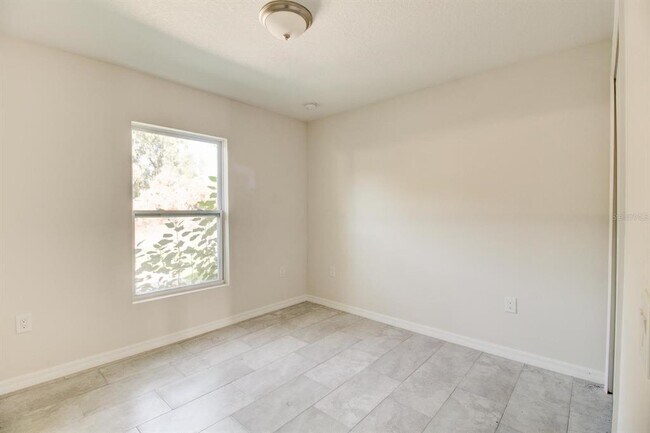 Building Photo - 855 E Vine St