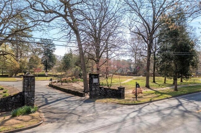 Building Photo - 610 N College Dr