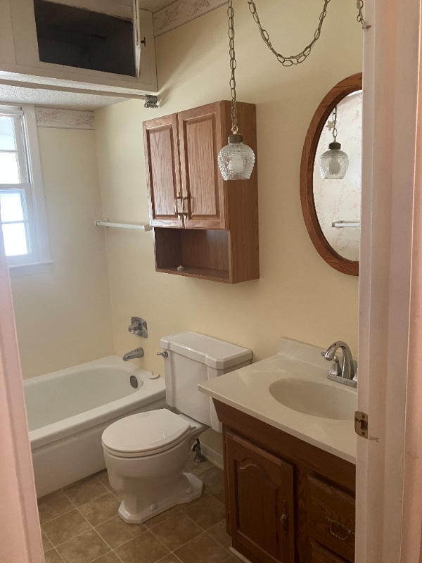 Building Photo - 811 NW B St