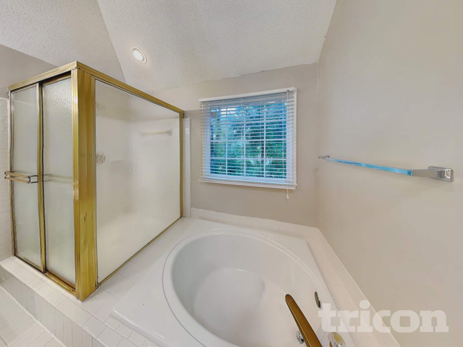 Building Photo - 190 Longwood Dr