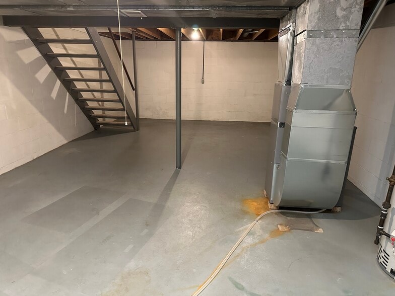 Building Photo - 3169 W 40th St