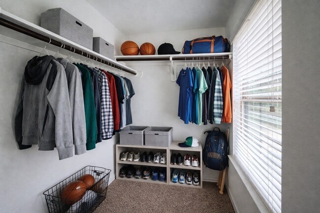 Building Photo - 231 Moon Dance Ct