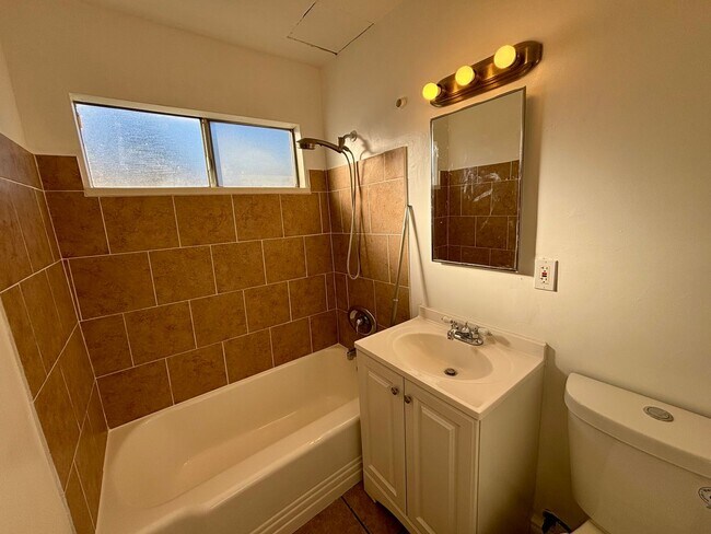 Building Photo - Victory, 1700-1702