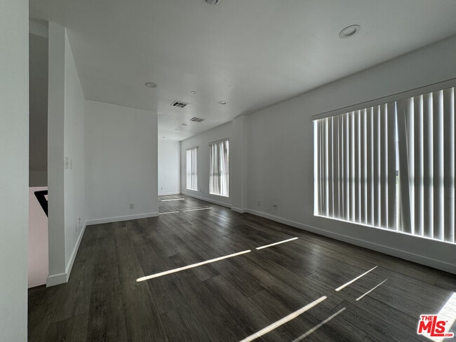 Building Photo - 1330 Arapahoe St