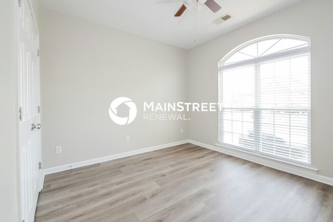 Building Photo - 1068 Fairbank Ln