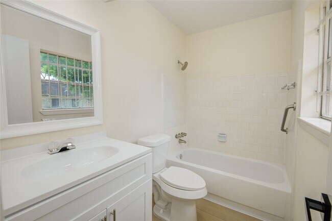 Building Photo - 12803 High Star Dr