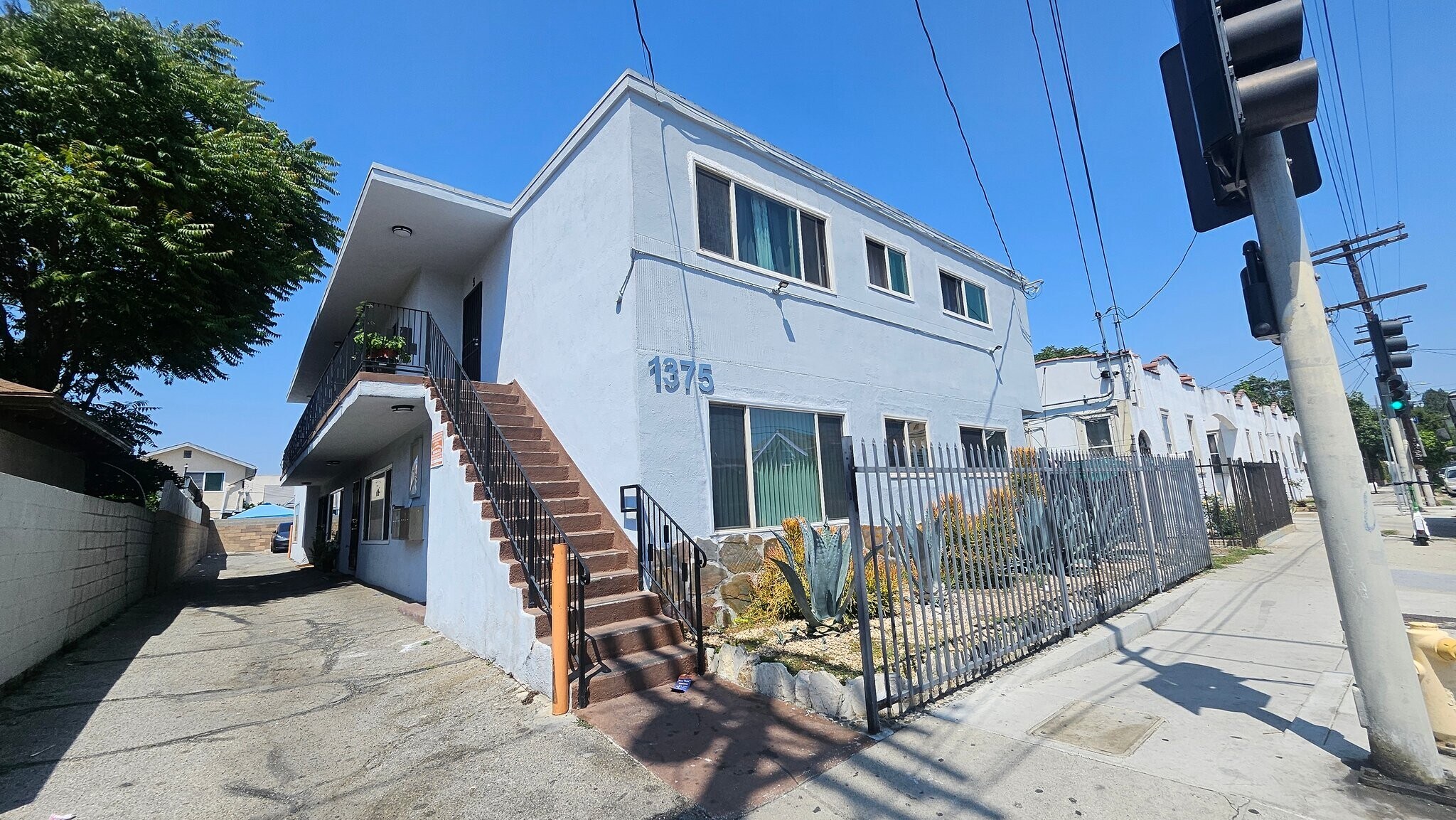 Building Photo - 1375 W 20th St