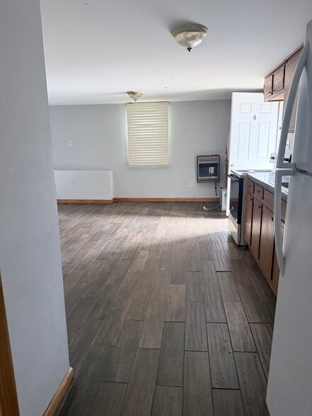 Building Photo - 204 S West St