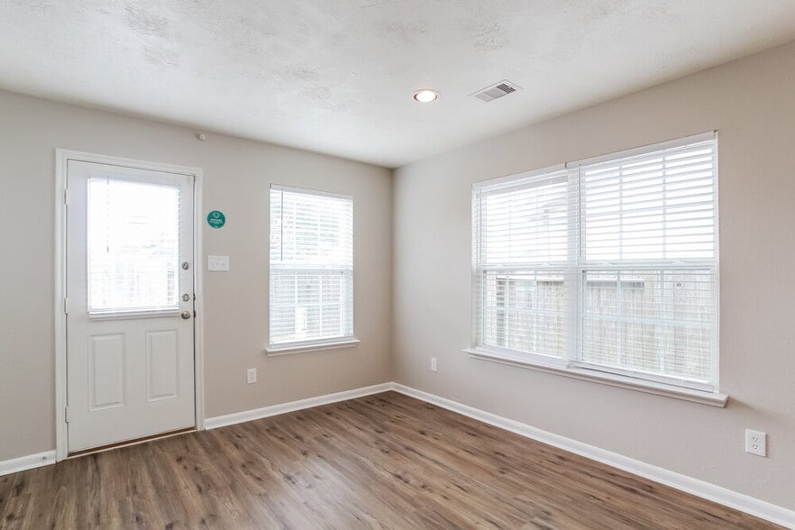 Building Photo - 8138 Sanders Glen Ln