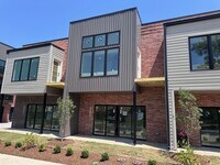 Building Photo - ***949 SE 10th Street***