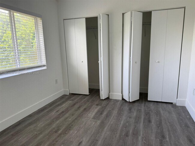 Building Photo - 618 SW 2nd Pl