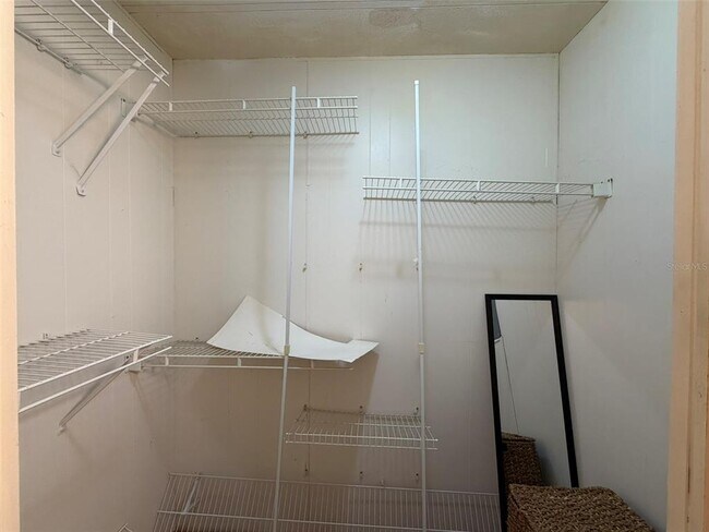 Building Photo - 542 Tampico Dr