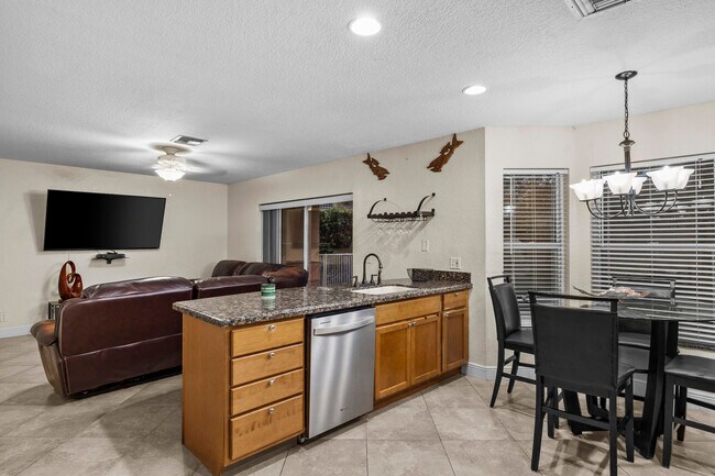 Building Photo - 1622 S Club Dr