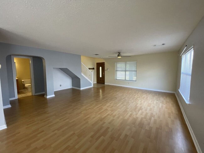 Building Photo - Converse 4 bedroom 2.5 bath 2334 sqft with...