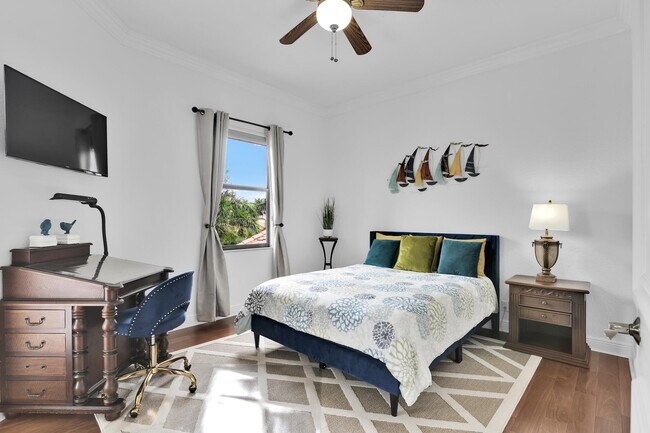 Building Photo - 10703 Versailles Blvd