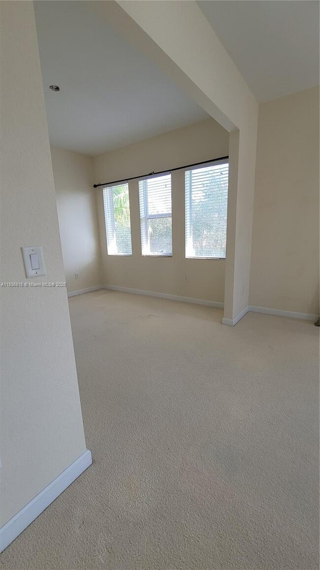 Building Photo - 6033 NW 118th Dr