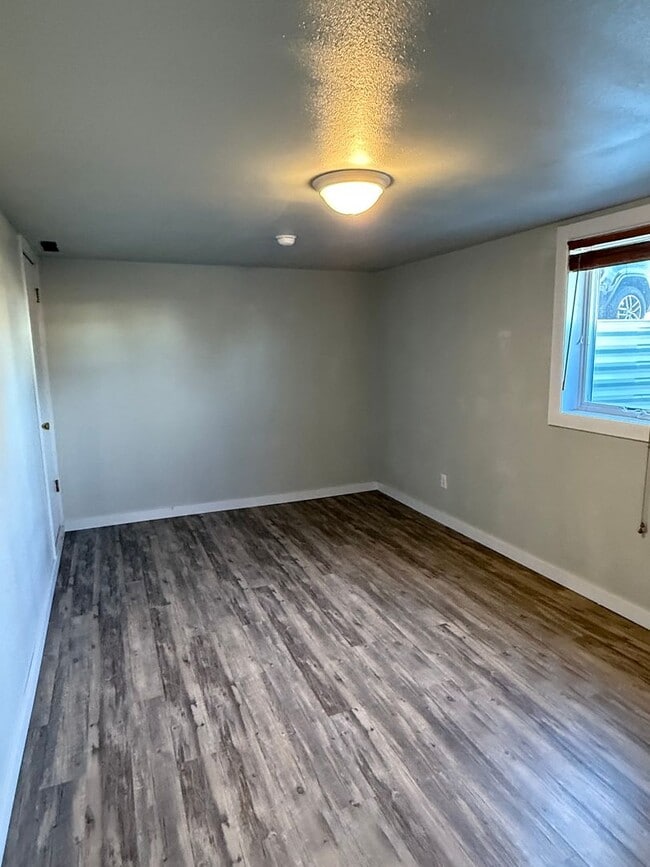 Building Photo - 434 Wicks Ln