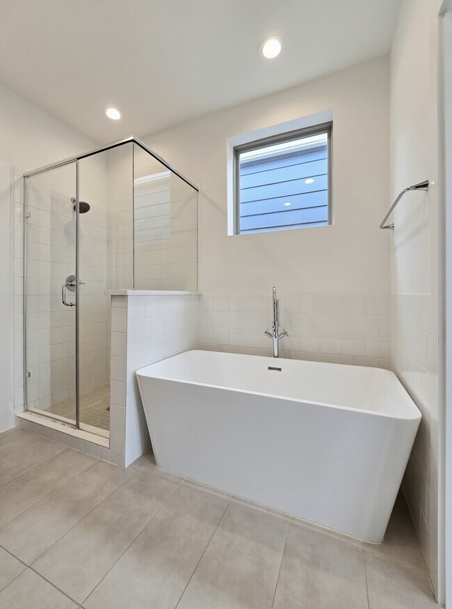 Building Photo - 2613 Hutchins St