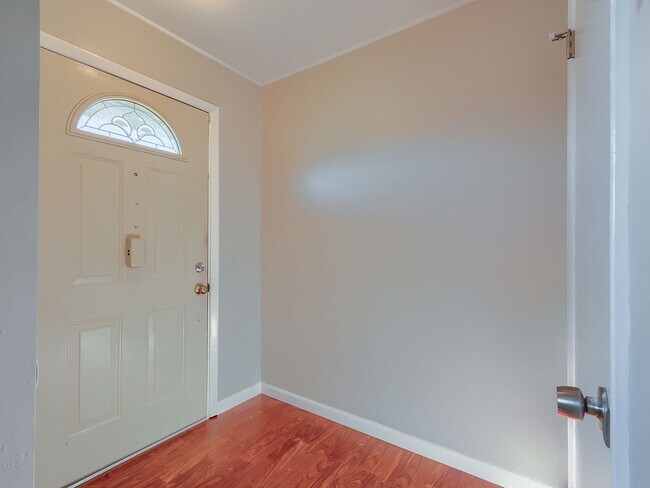 Building Photo - 3 Bedroom Ranch in Camp Hill