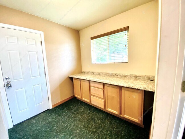 Building Photo - 61875 Avonlea Cir