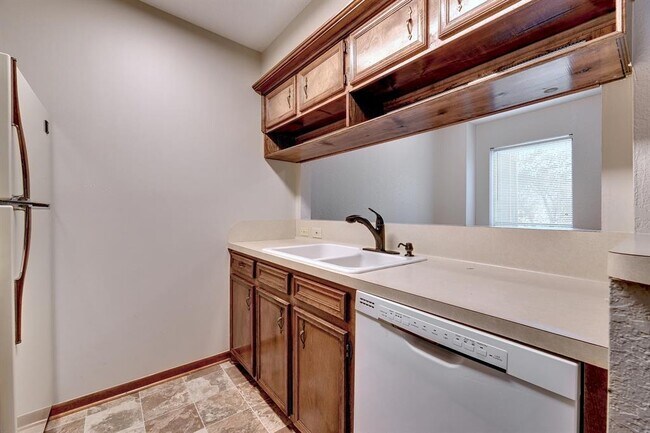 Building Photo - 10 Cypress Fairway Village