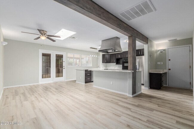 Building Photo - 1512 W Estrella Dr
