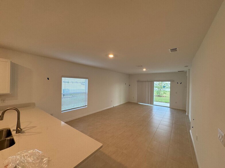Building Photo - 72 Citrine Loop