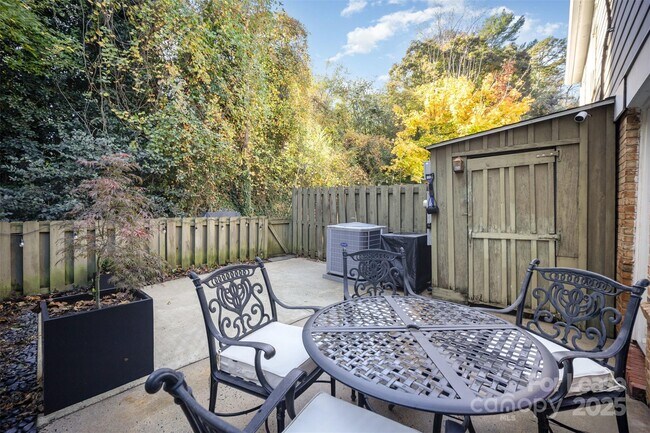 Building Photo - 4611 Hedgemore Dr