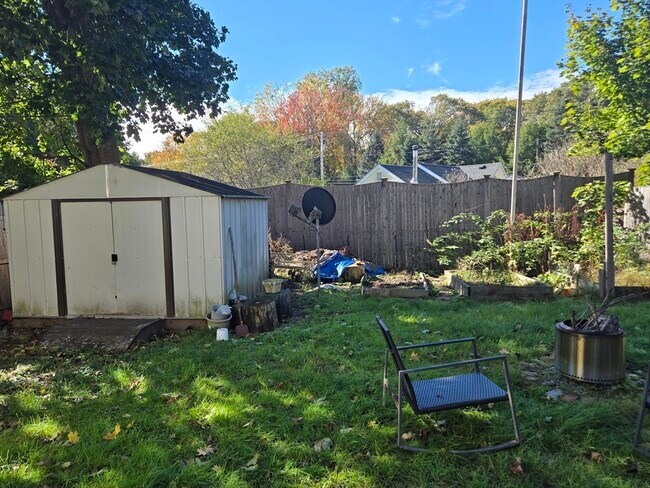 Building Photo - 206 Central St