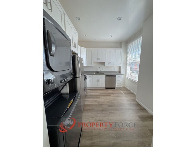 Building Photo - 666-668-668 S Van Ness Ave