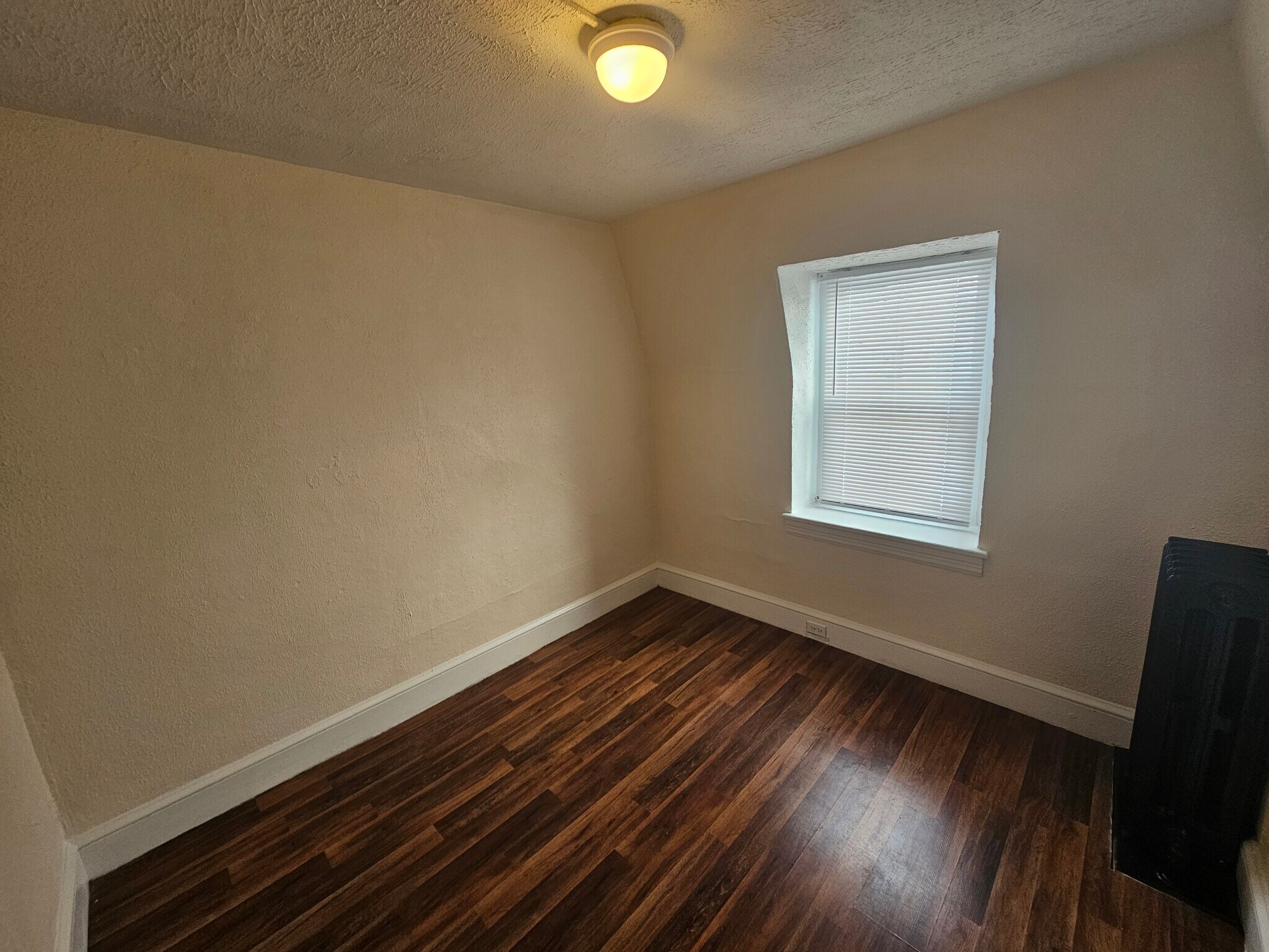 Building Photo - 132 W Douglass St