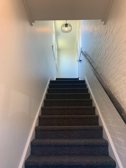 Building Photo - 326 W Main St