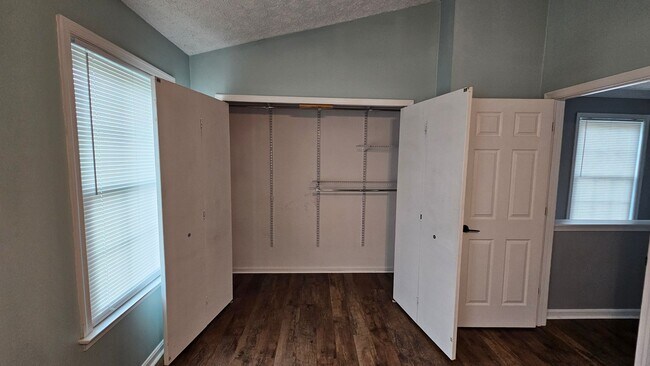 Building Photo - DON'T MISS THIS STUNNER!  3 Bedroom End Unit Townhome in Quiet Location!