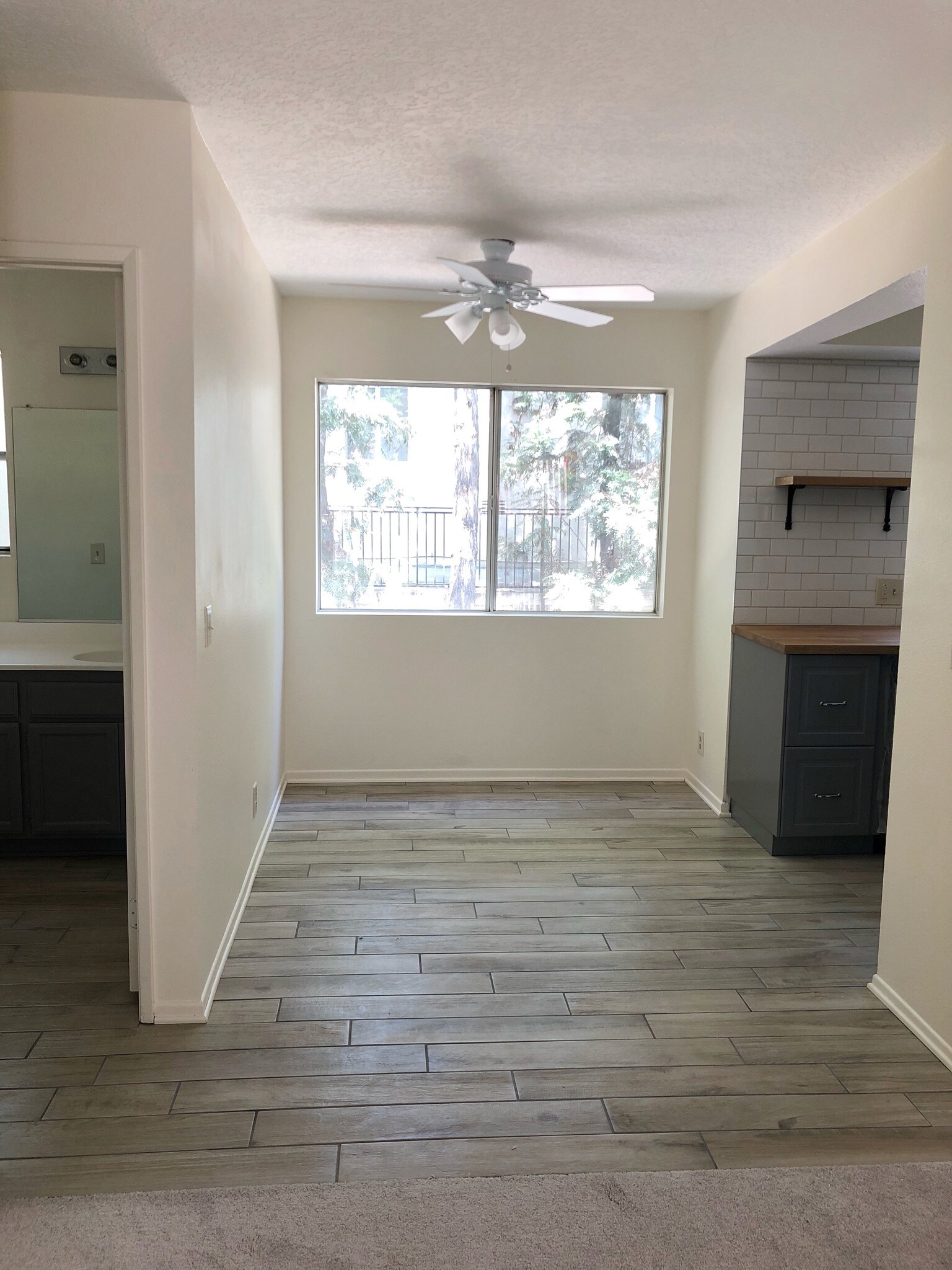 Kitchen nook - 7320 Balboa Blvd