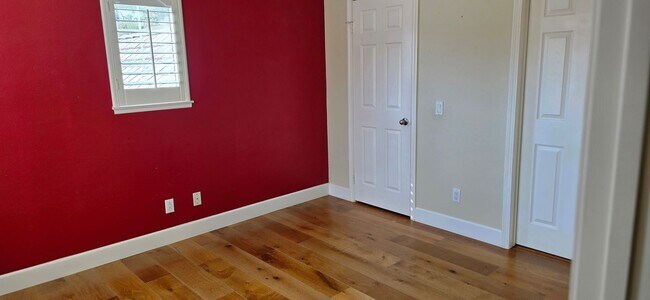 Building Photo - 2792 Sandhurst Ave