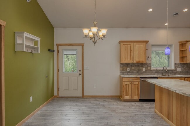 Building Photo - Spacious & Modern 3-Bed, 2-Bath Home with ...