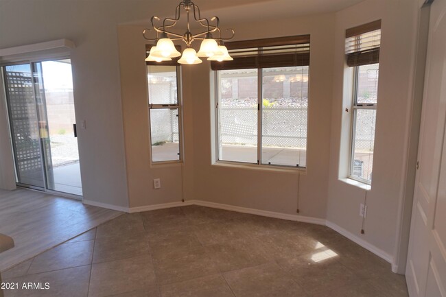 Building Photo - 1388 Skyline Ave